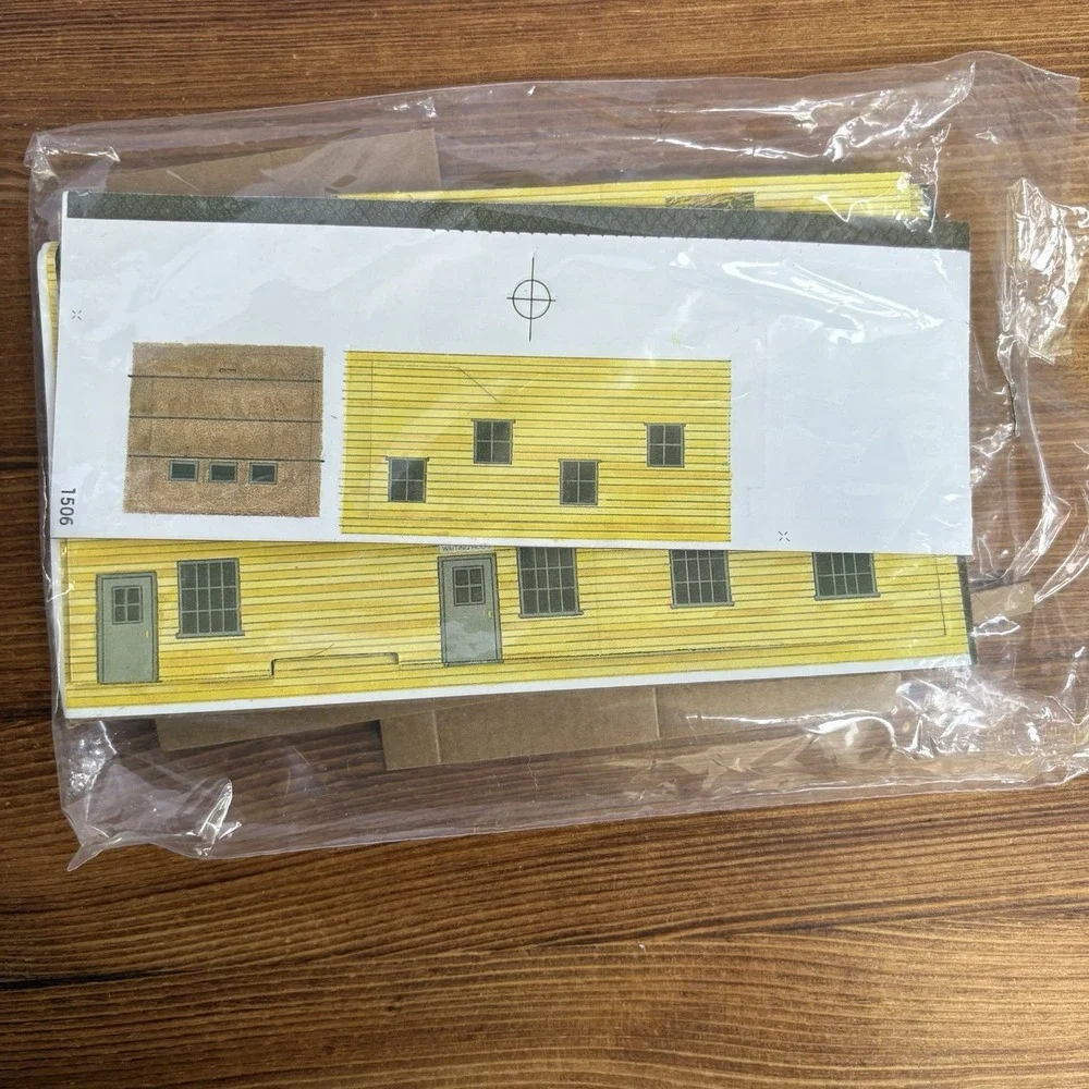 Bachmann Train Town HO Scale Passenger Station Model Kit 47-1506 Complete Box